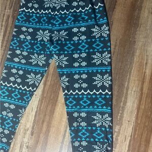 Cozy winter Patterned Leggings - Black and Blue